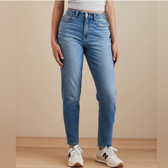American Eagle Outfitters Denim - American Eagle Stretch High Waist Curvy Mom Jean
